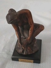 Nackte Frau, die Füße