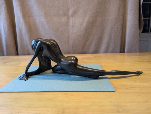 Bronze figur mädchen - mädchen, liegend