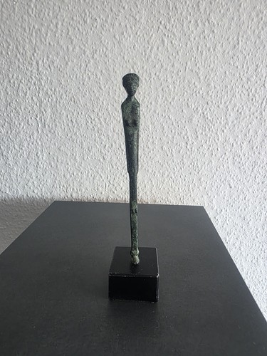 Bronzefigur frauenfigur - /,