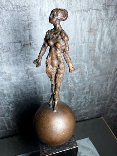 Bronzeskulptur frau auf der - bronzeskulptur,