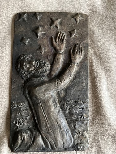 Bronze relief beter unter - „beter,