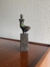 Elegante Bronze-Skulptur von