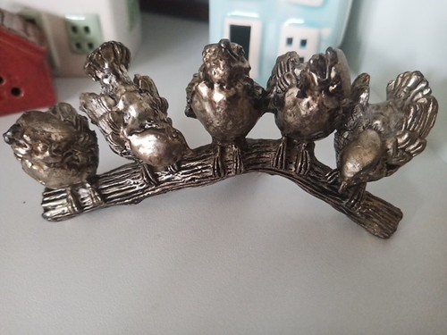 Bronze vögel auf ast - auf,