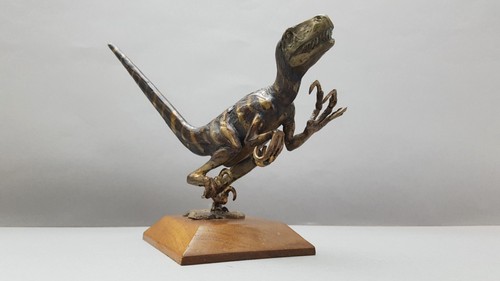 Bronze velociraptor - ...,