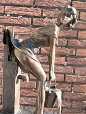 Bronzefigur Mädchen am